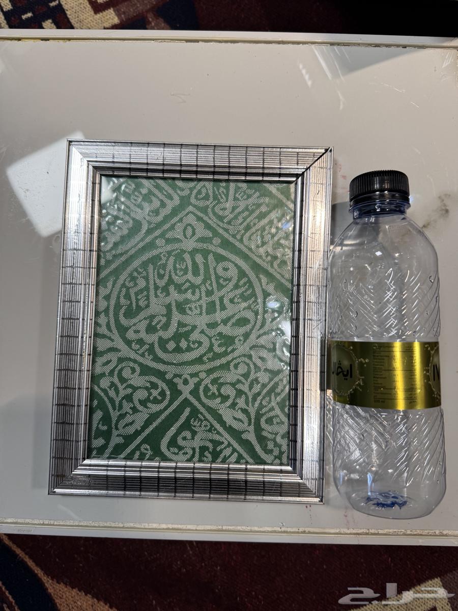 A panel with the fabric of the Noble Sanctuary, and a panel with antique keys64467411358722110