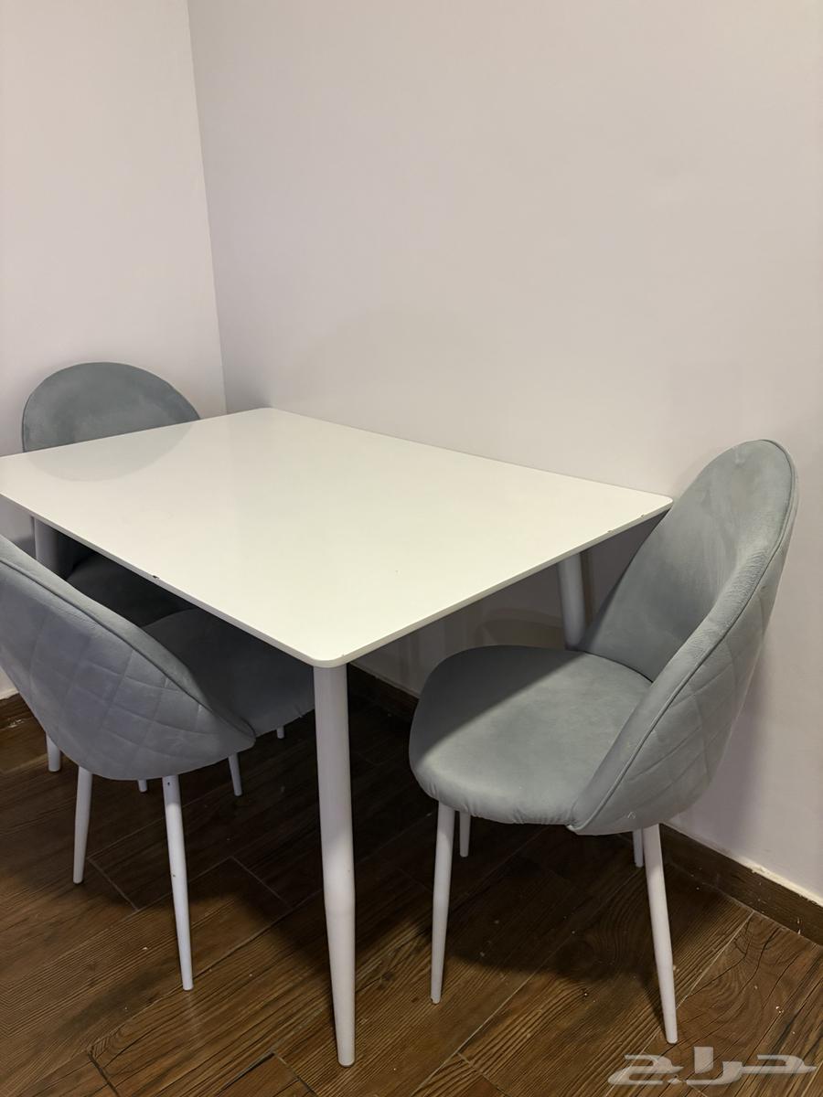 طاولة طعام للبيع64468010529539110