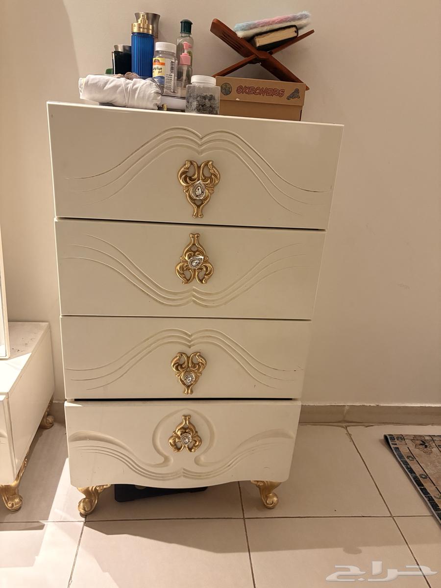 غرفة نوم شبه جديده64466080969602114