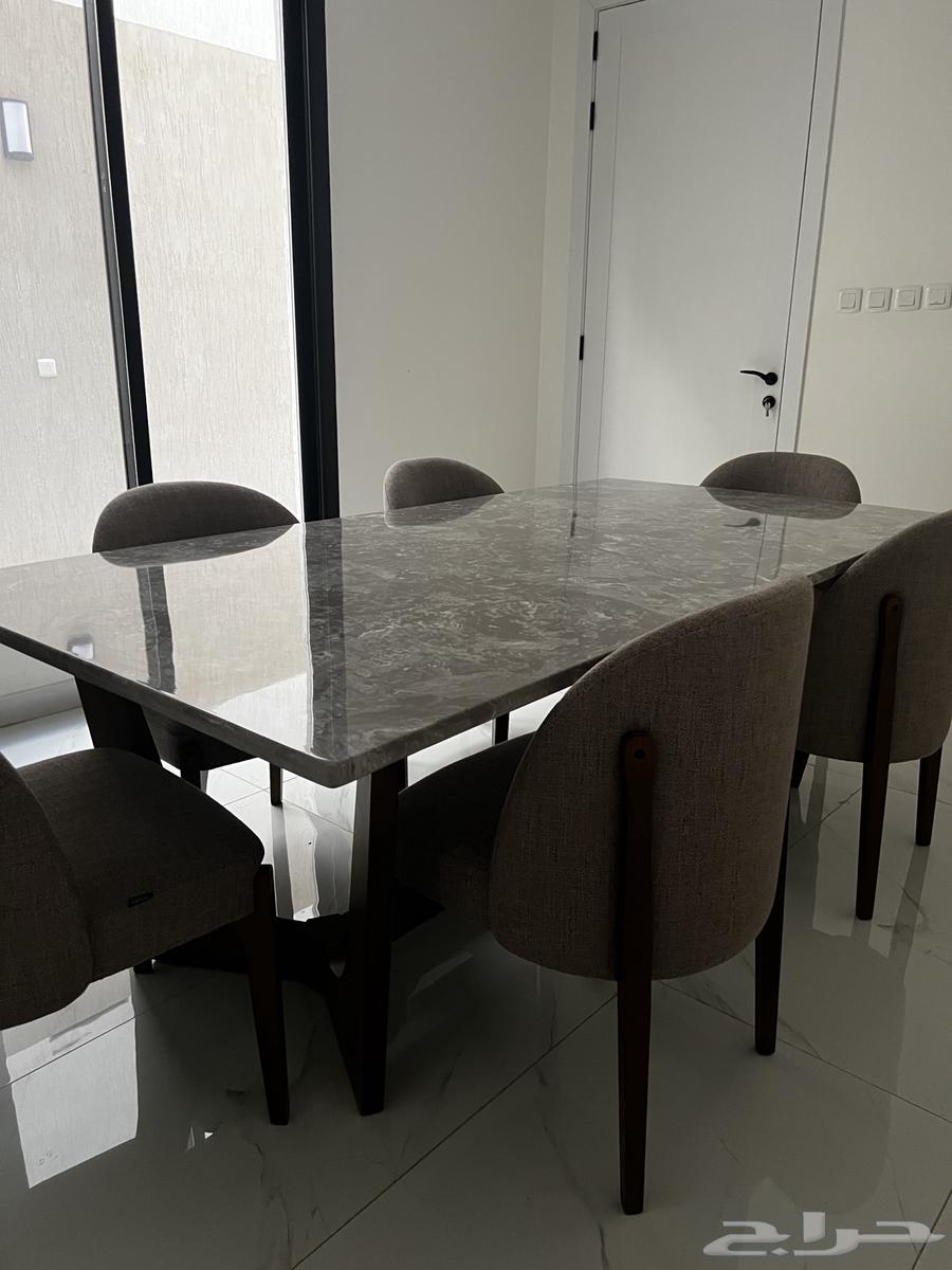 Marble dining table from Al Raqeeb with 8 chairs64468231499011110