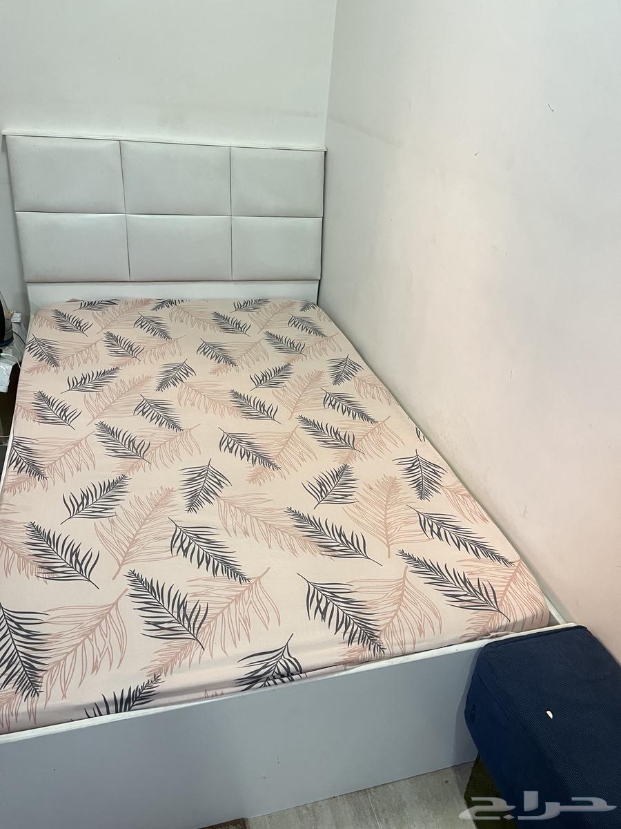 Refrigerator, air conditioner, and 2 beds for sale as soon as possible due to travel circumstances64468650369539112