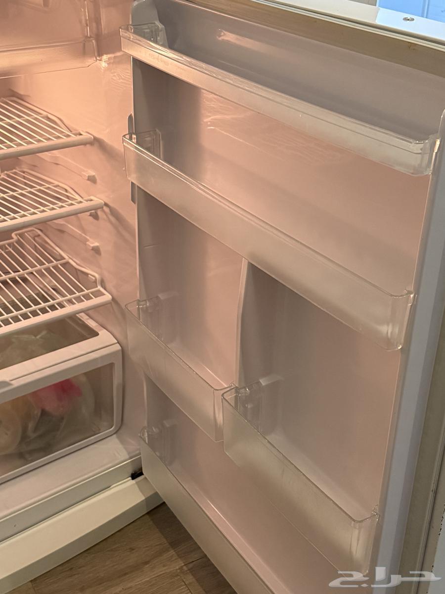 ثلاجه هيتاشي 19 قدم نظيفة وباردهفيها مشكله الطرمبه فقط64467508408834112