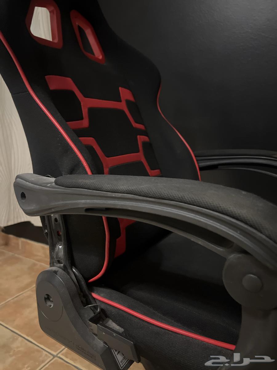 كرسي قيمنق DXRACER بحالة جيده64467508369539112