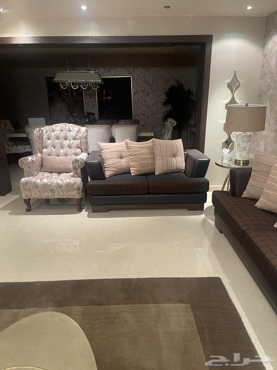 Two combined sofa sets with a carpet64467830212098111