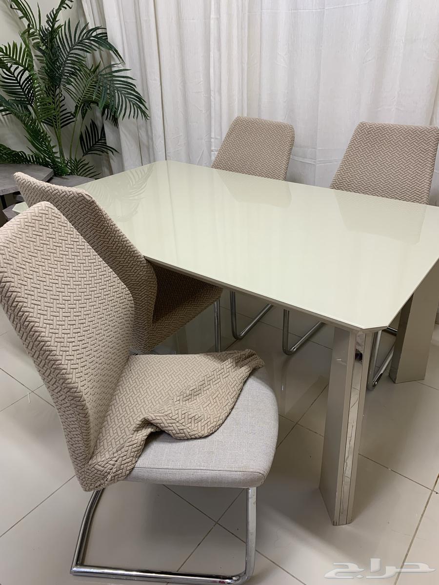 طاولة اكل من هوم بوكس64469085052674112