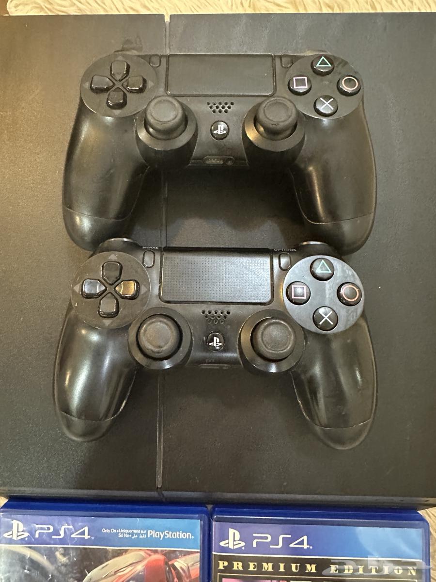 بلايستيشن 4 مع يدين مع 3 اشرطه منهم GTA64469837008258112