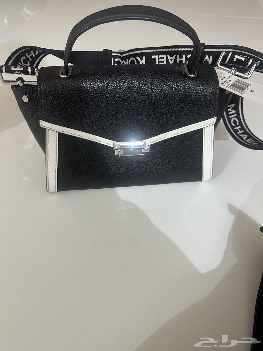 Authentic Michael Kors bag, my new sister's.64467312848001111