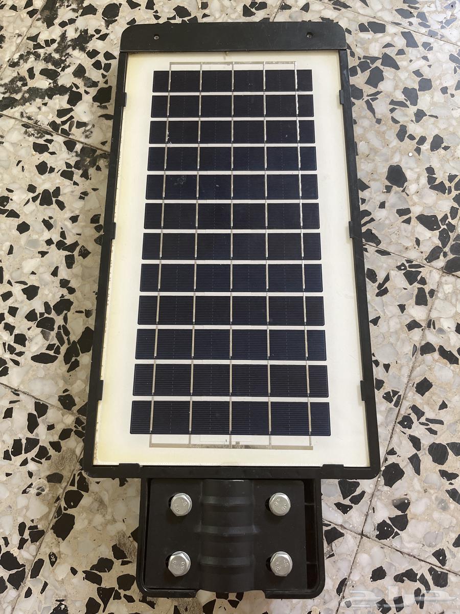 Solar-powered flashlight64466891391235112