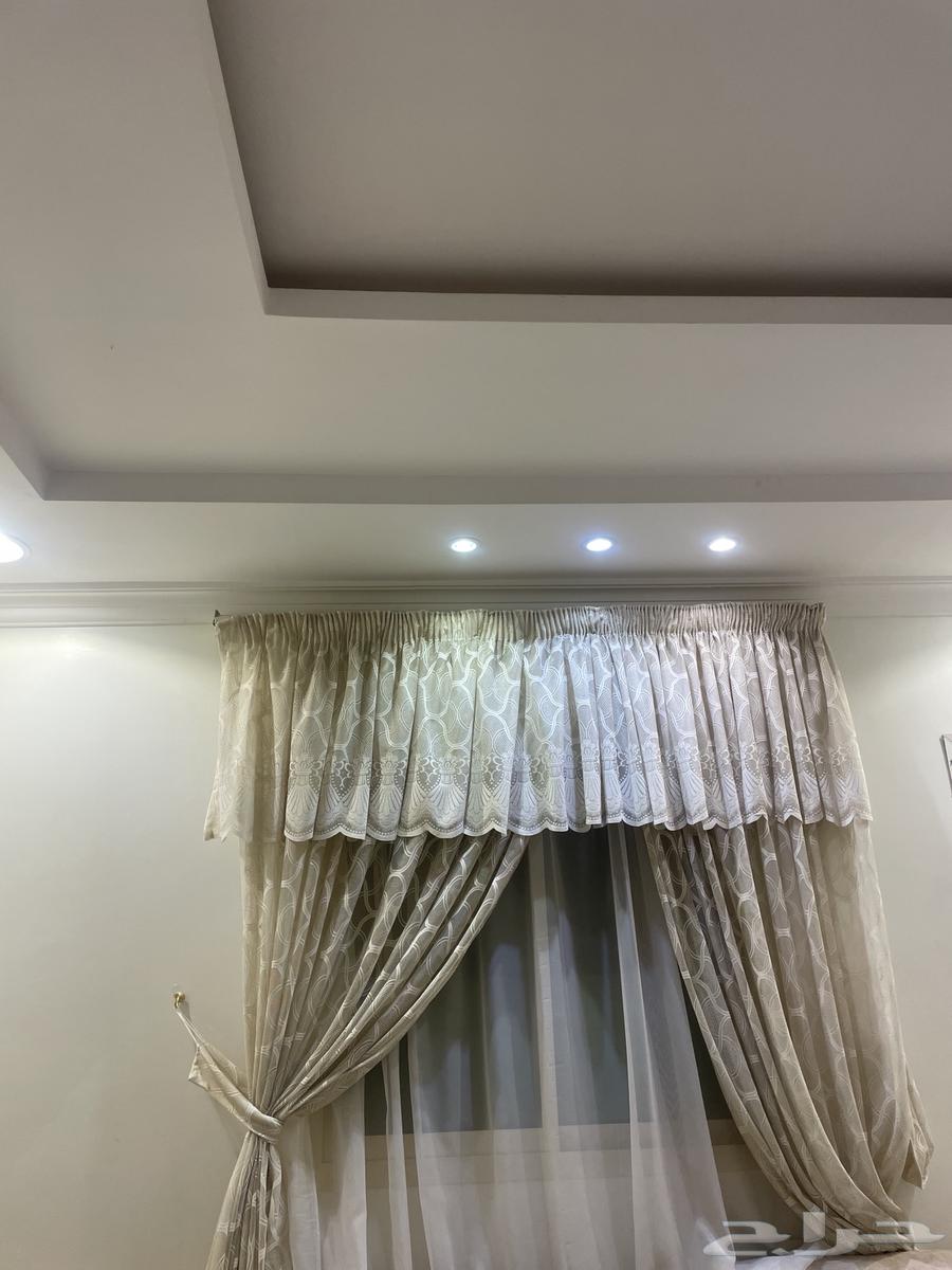 للبيع كنب وستارة نظيف جدا واستخدام حشمه64471006712579111