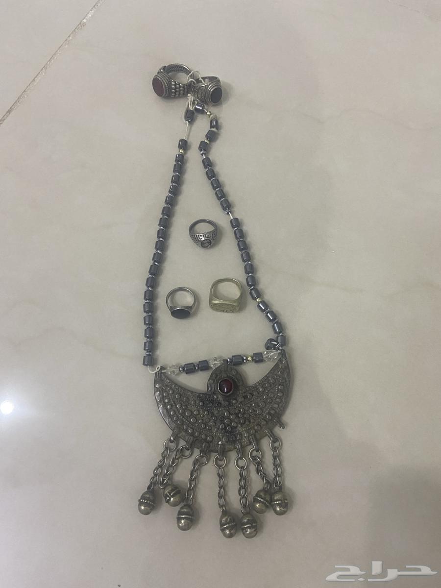 فضه وخواتم قديمه للبيع64469418011139110