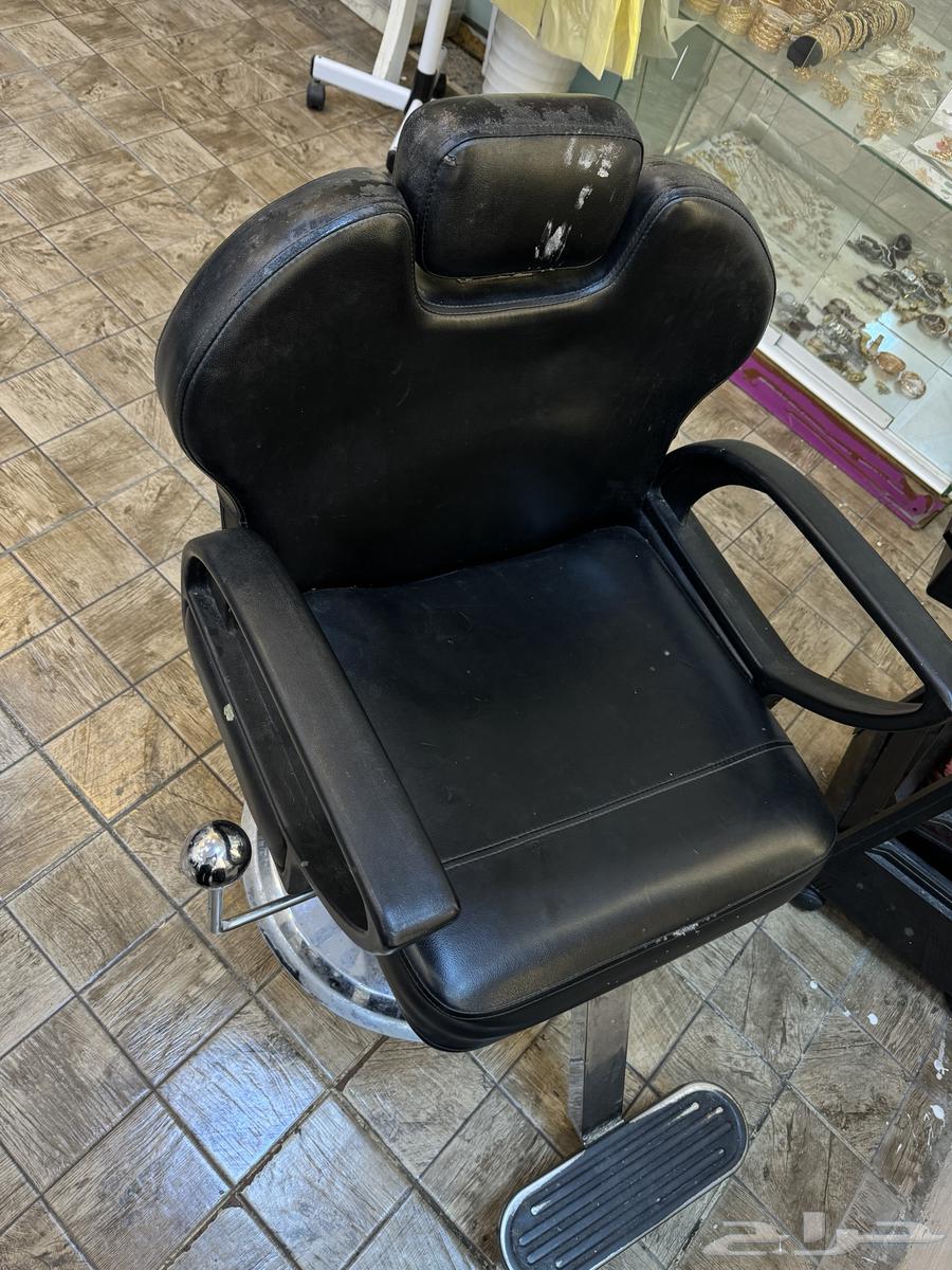 Five chairs with two pull-out drawers, contact via WhatsApp64470773013633113