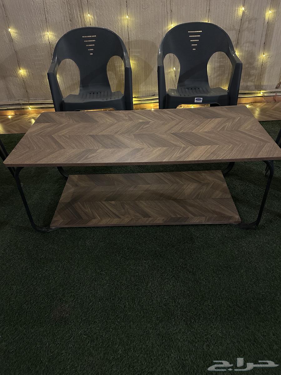 طاوله خشبيه مع حديد استخدام نظيف64471416446082110