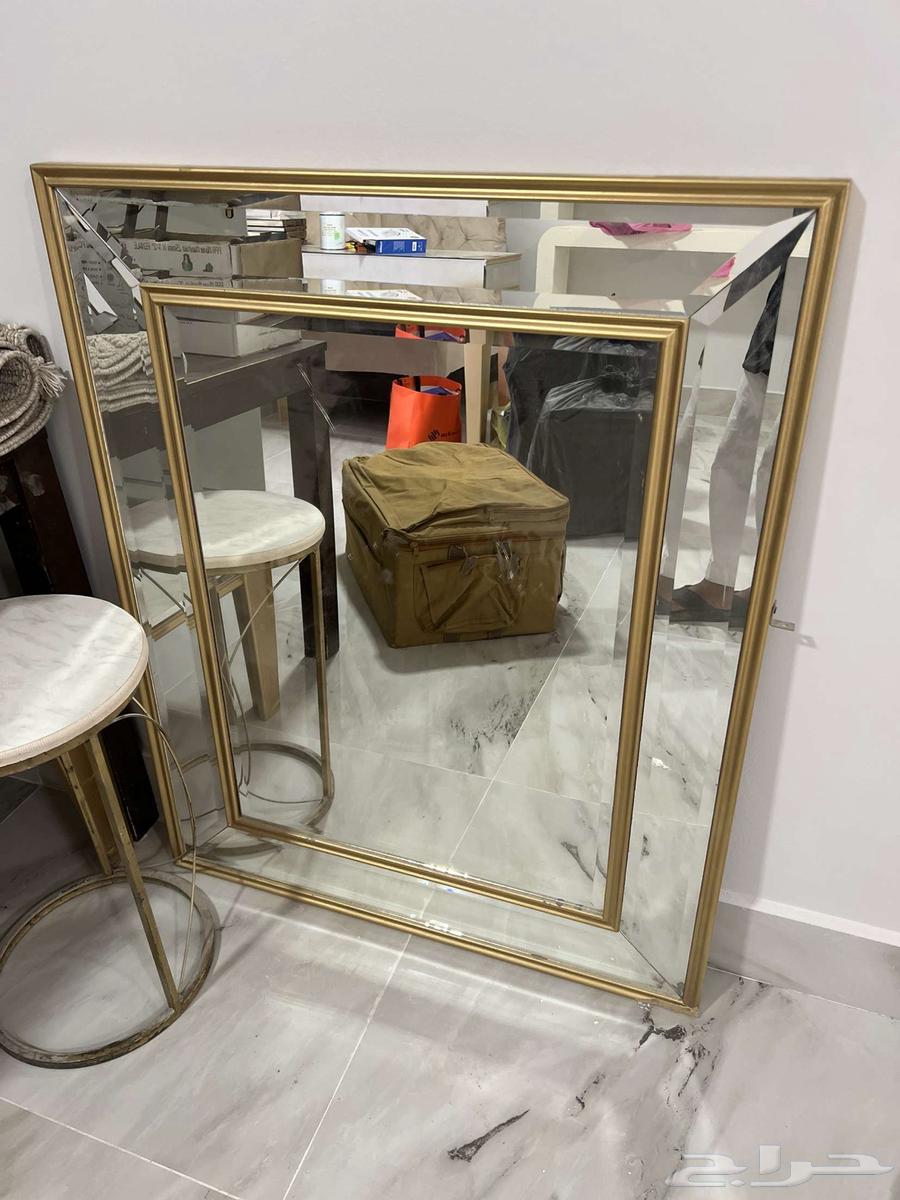 Dining table and mirror set for sale64468552752641111