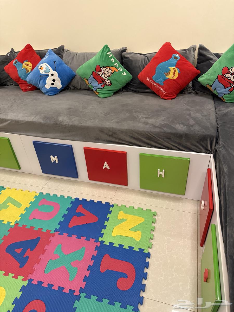 Sofa that is like a bed with storage drawer, strong mattress, and pillows included64465353424771111