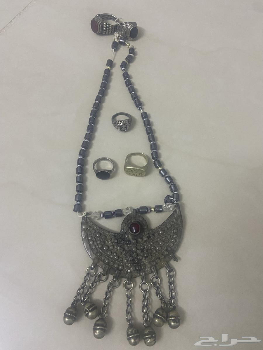 فضه وخواتم قديمه للبيع64469418011139112