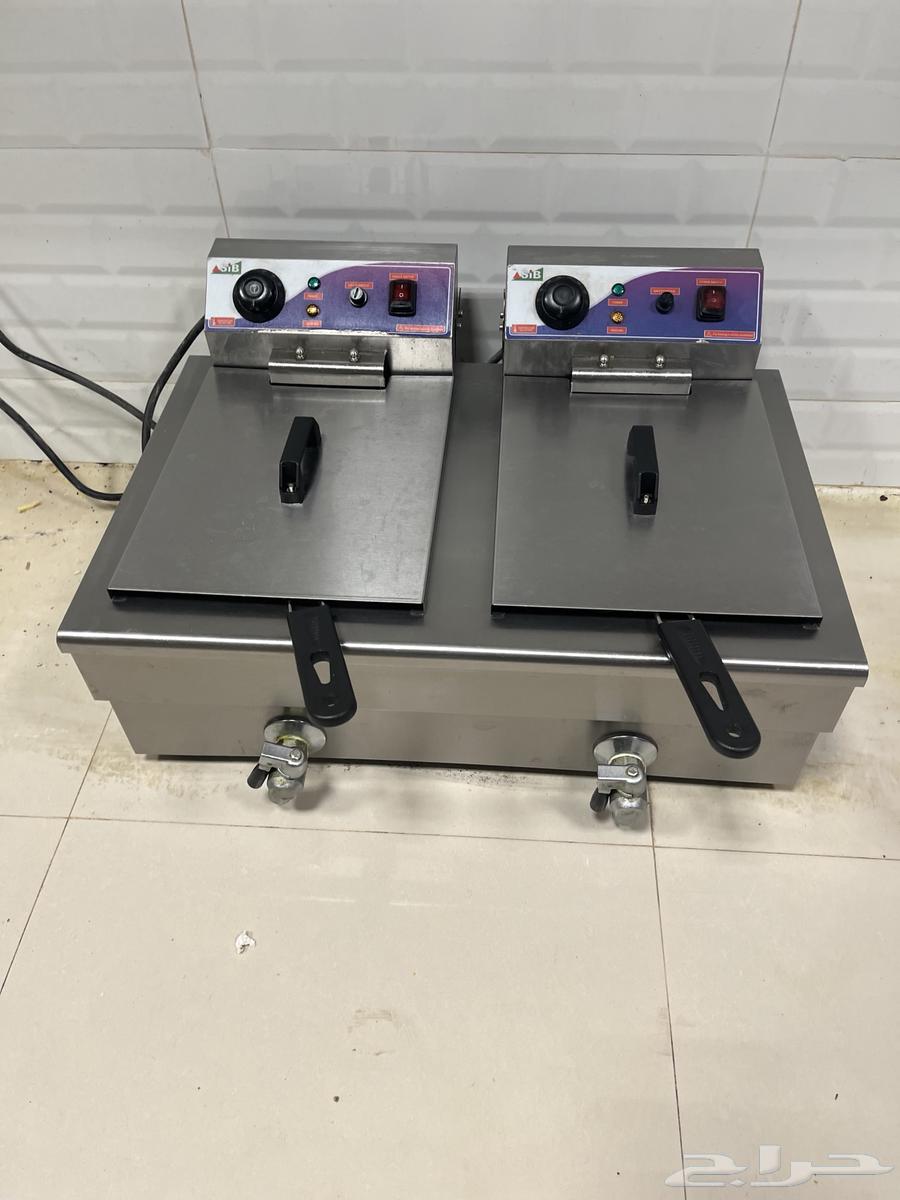 قلاية وطاولات وجهاز كاشير للبيع64467397482883110