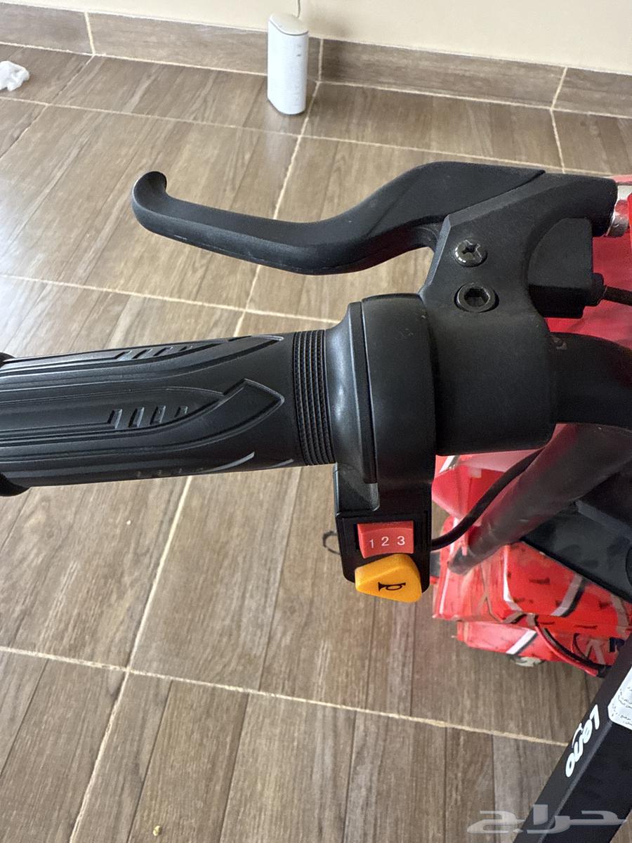 Red scooter with low usage64468092931970113