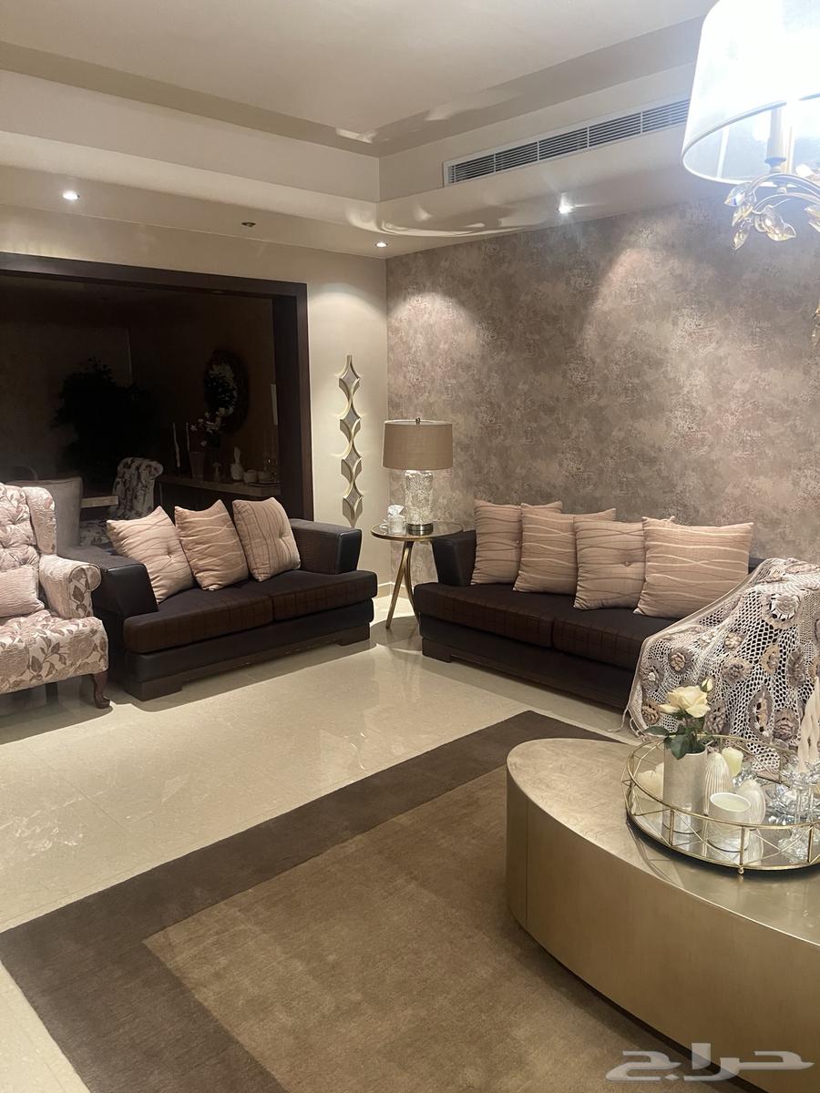 Two combined sofa sets with a carpet64467830212098113