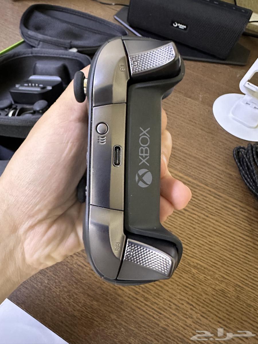 Xbox Elite 2 controller has left joystick drift64467411391875113