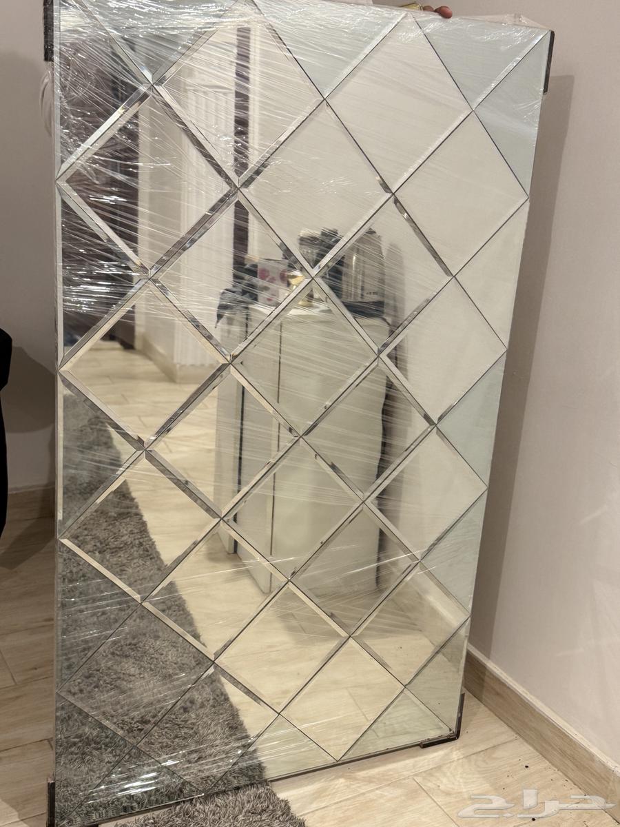 مرايا للبيع نظيفه استخدام بسيط وسبب البيع مافي لها مكان فقط64471048049794110