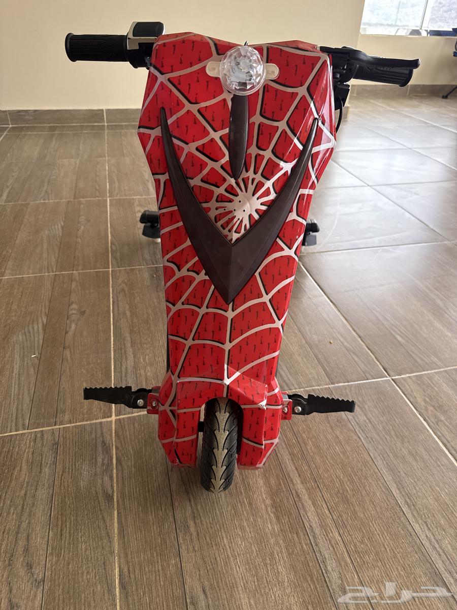 Red scooter with low usage64468092931970110