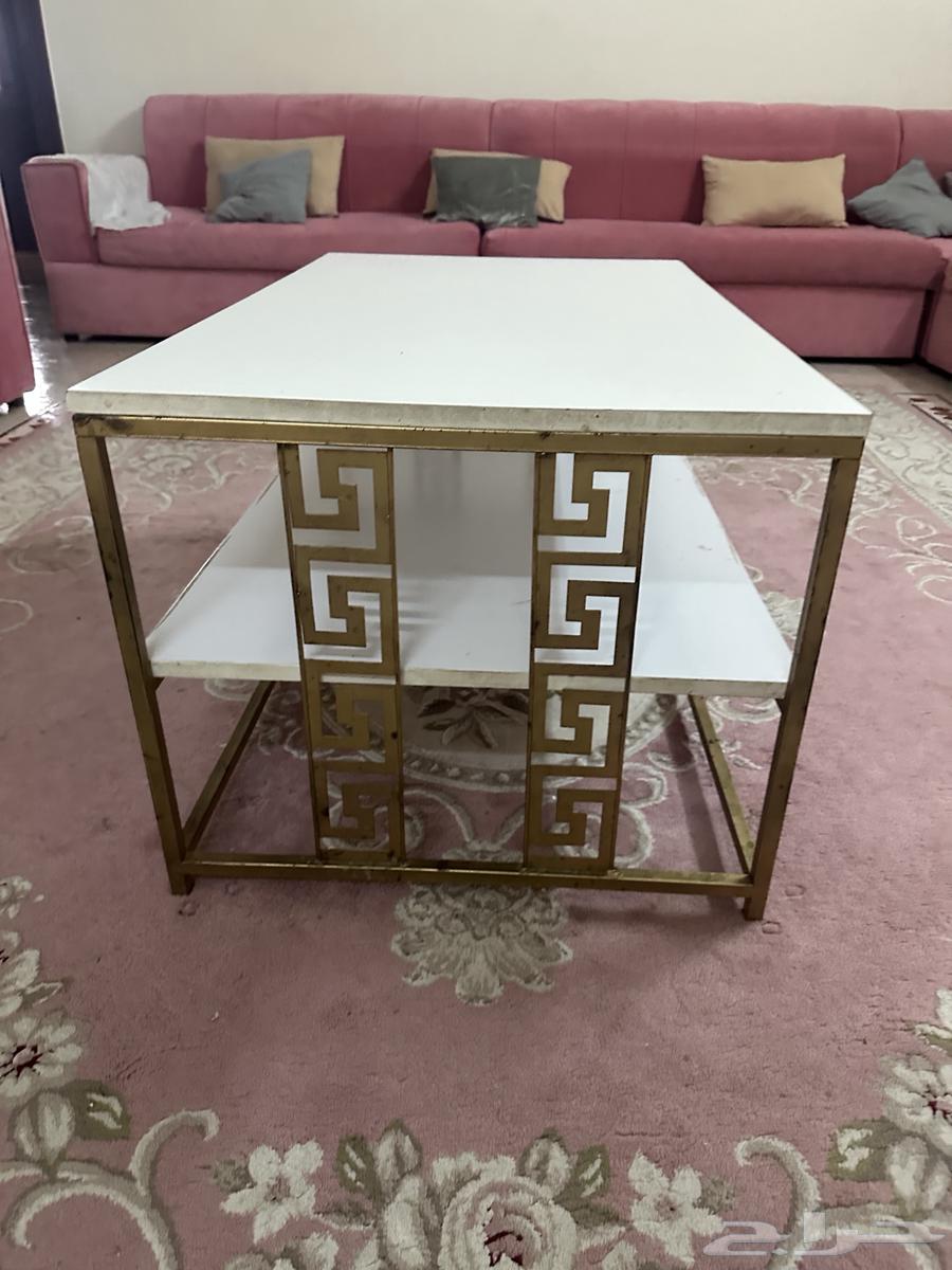 New and clean round tables for the hall64468664276994111