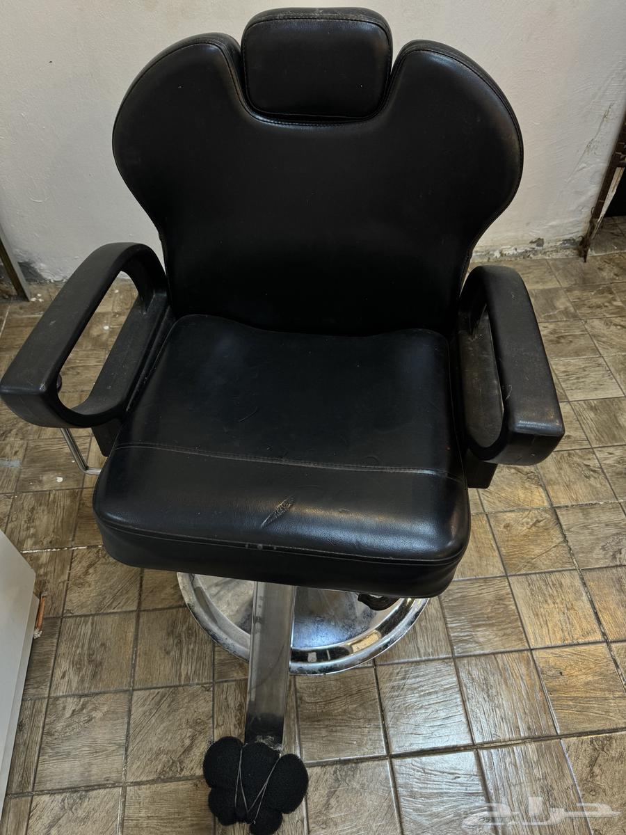 Five chairs with two pull-out drawers, contact via WhatsApp64470773013633112