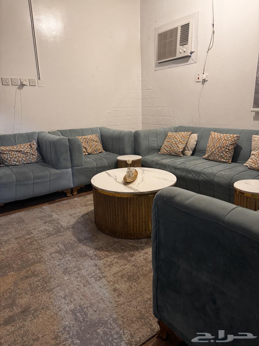 Four-piece sofa with a table and four side tables. There is a slight damage64471430424963110