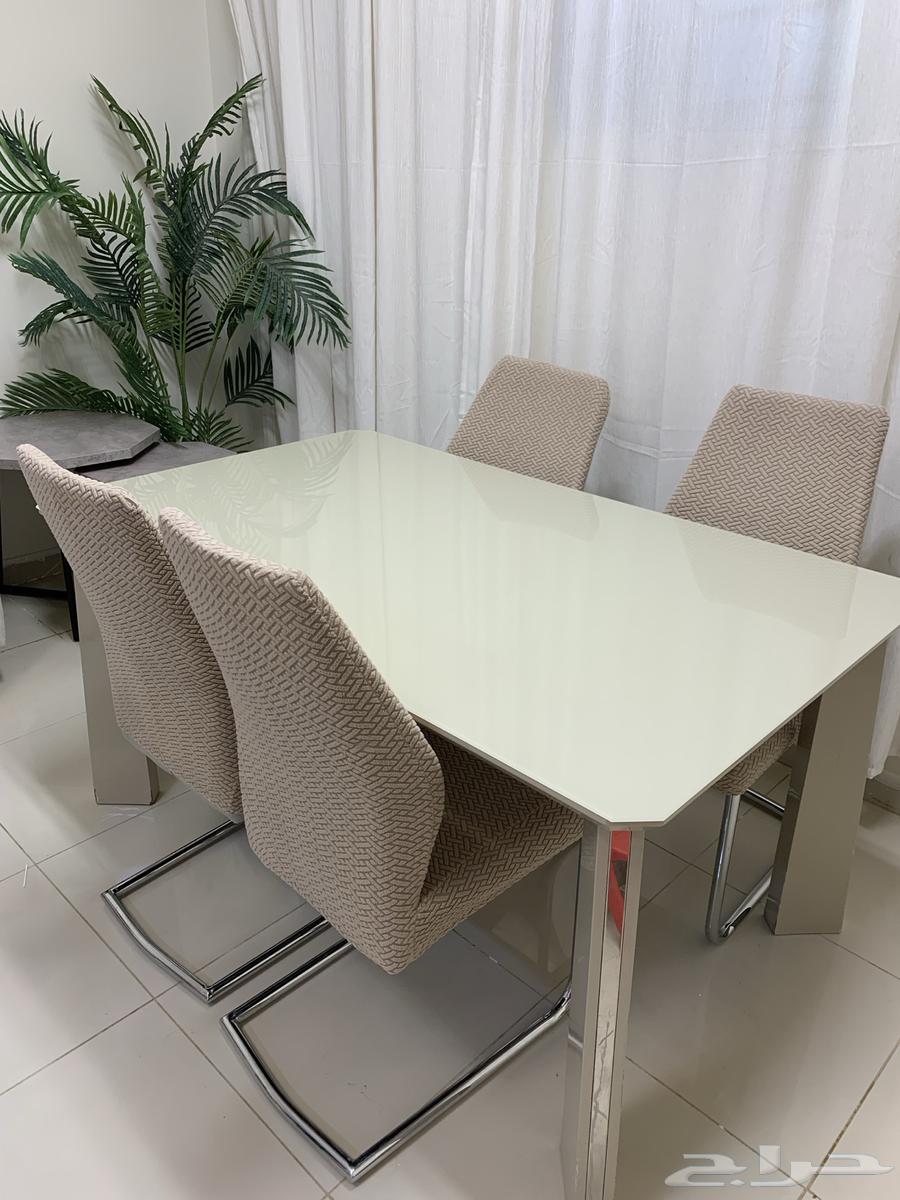 طاولة اكل من هوم بوكس64469085052674111