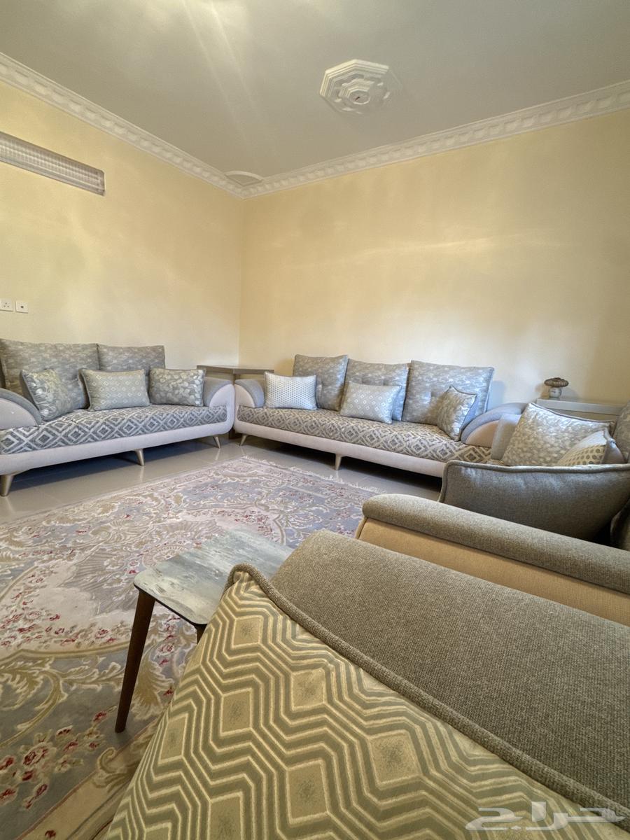 كنب للبيع جديد ونضيف مع طاولات وفرشه64468920505218110