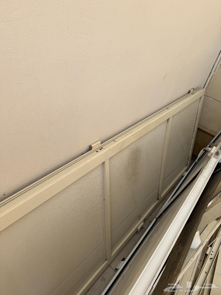 بيبان ألمنيوم نظيفة مع كامل ملحقاتها السعر 150 ريال64468722310658112