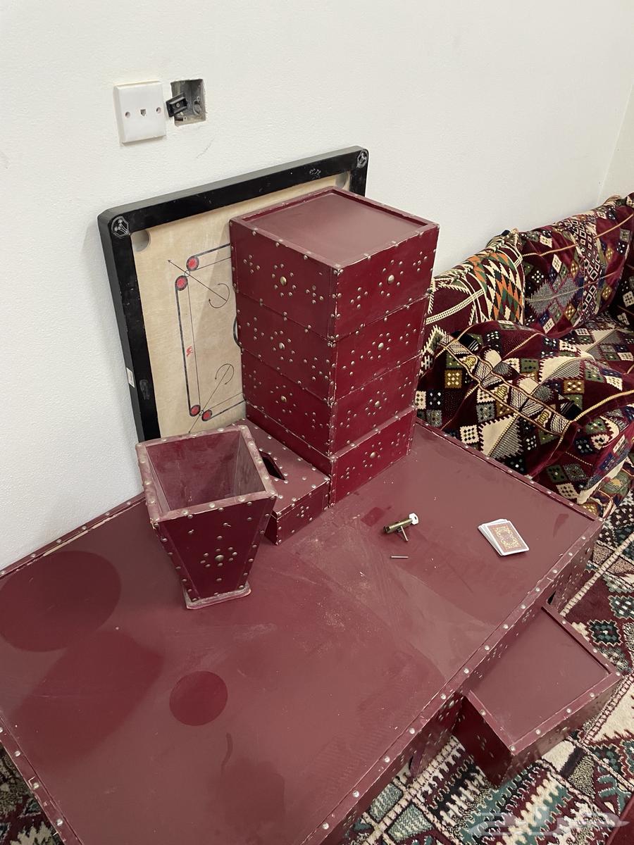 Curtain and table64469515991043110