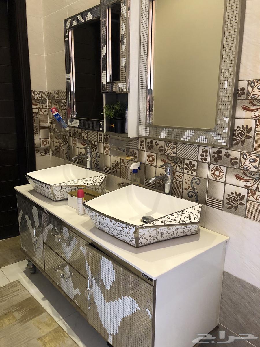 Selling a set of two sinks with mirrors64467634361347110