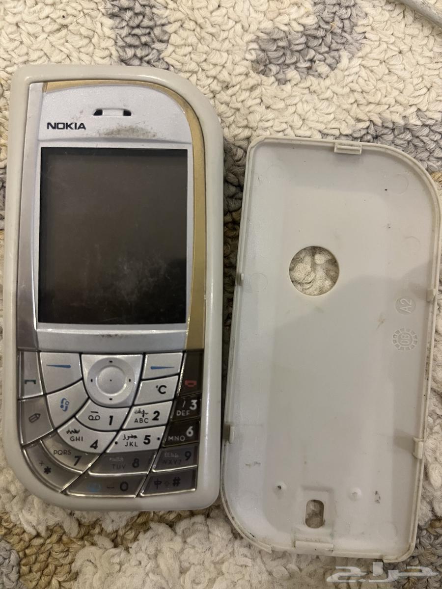 The phone with the tear is working and needs a charger64466947463169113