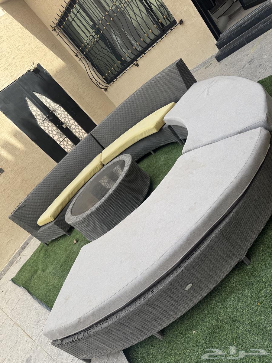 Circular seating from Sultan's Gardens64468650447874110