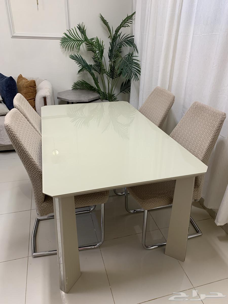 طاولة اكل من هوم بوكس64469085052674110