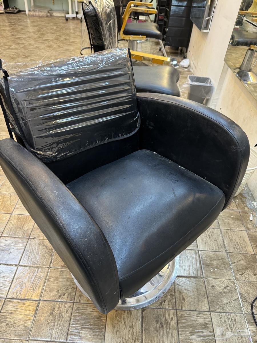 Five chairs with two pull-out drawers, contact via WhatsApp64470773013633114