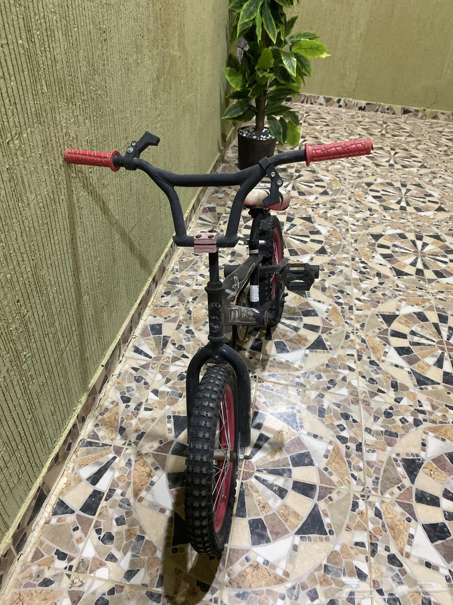 Red bicycle size 17 or 18, tires are deflated but just need inflation64470416133250111