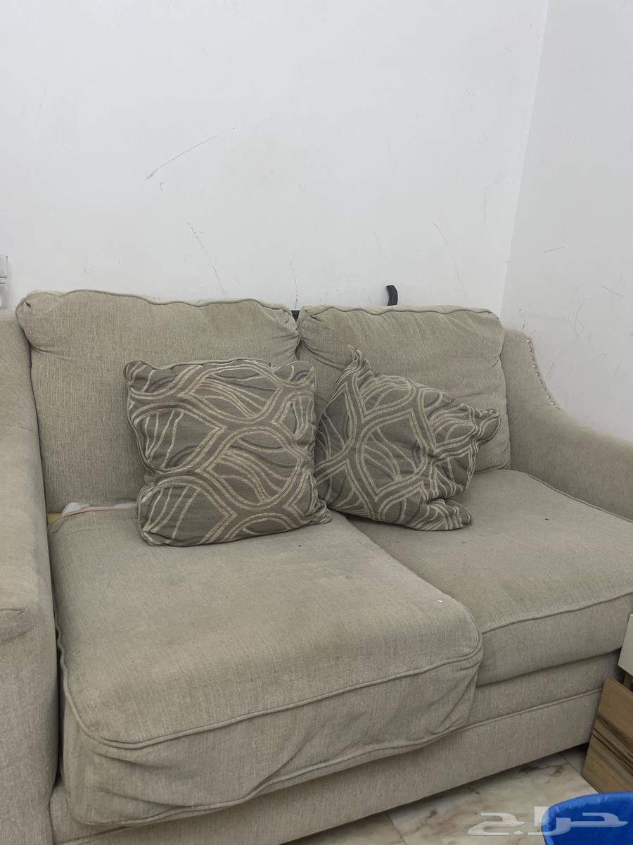 Sofas64465982677890112
