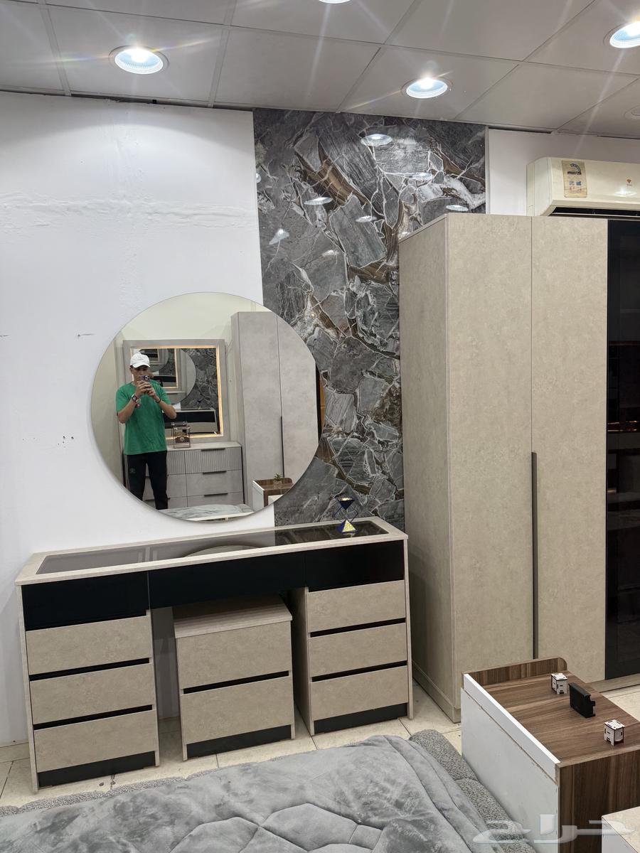 Offering a complete bedroom set, two of them on offer for 3500, any room for 350064469126483713112