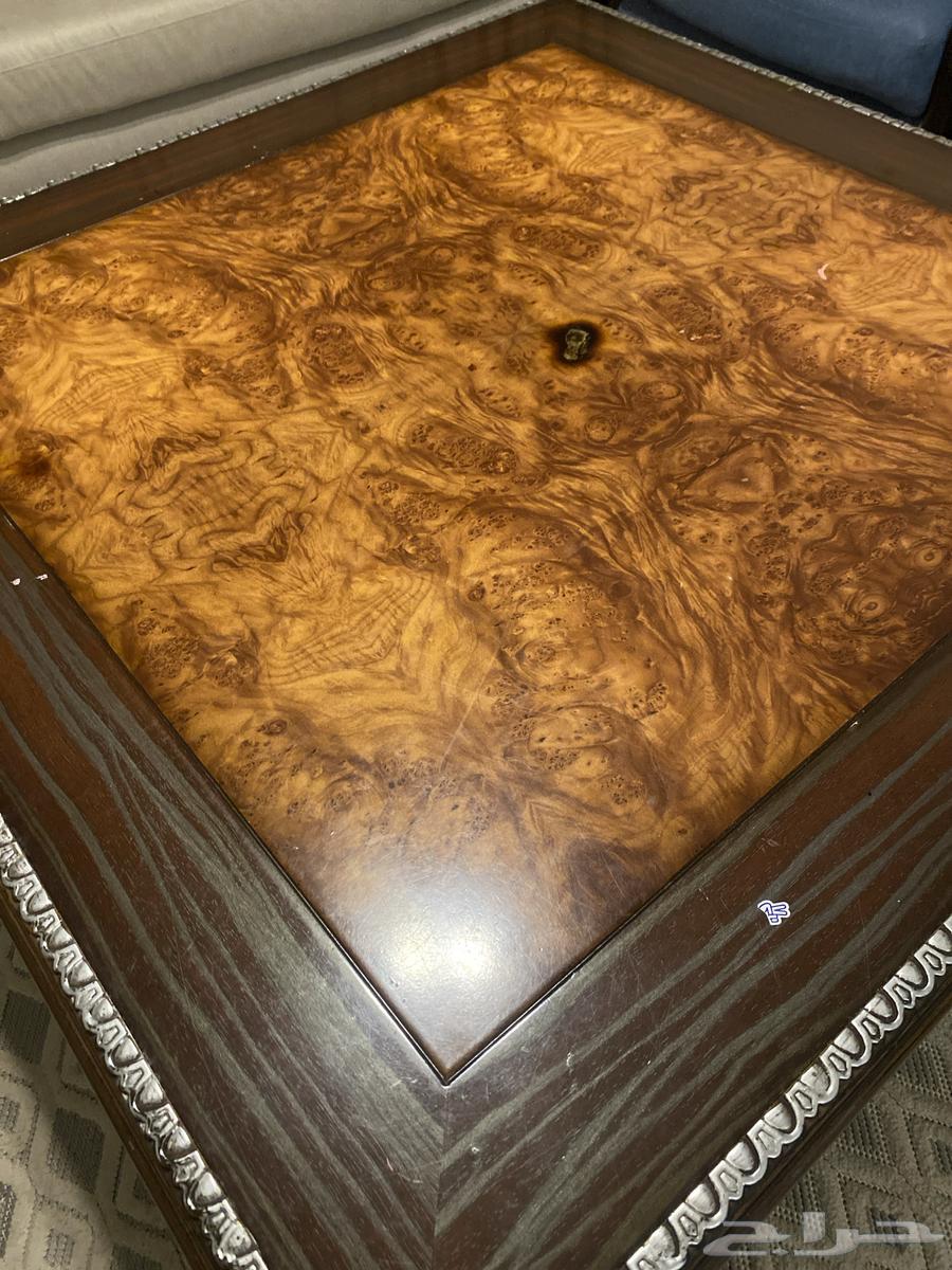 Excellent and nice living room table, but its leg is broken, price negotiable64470251145347111