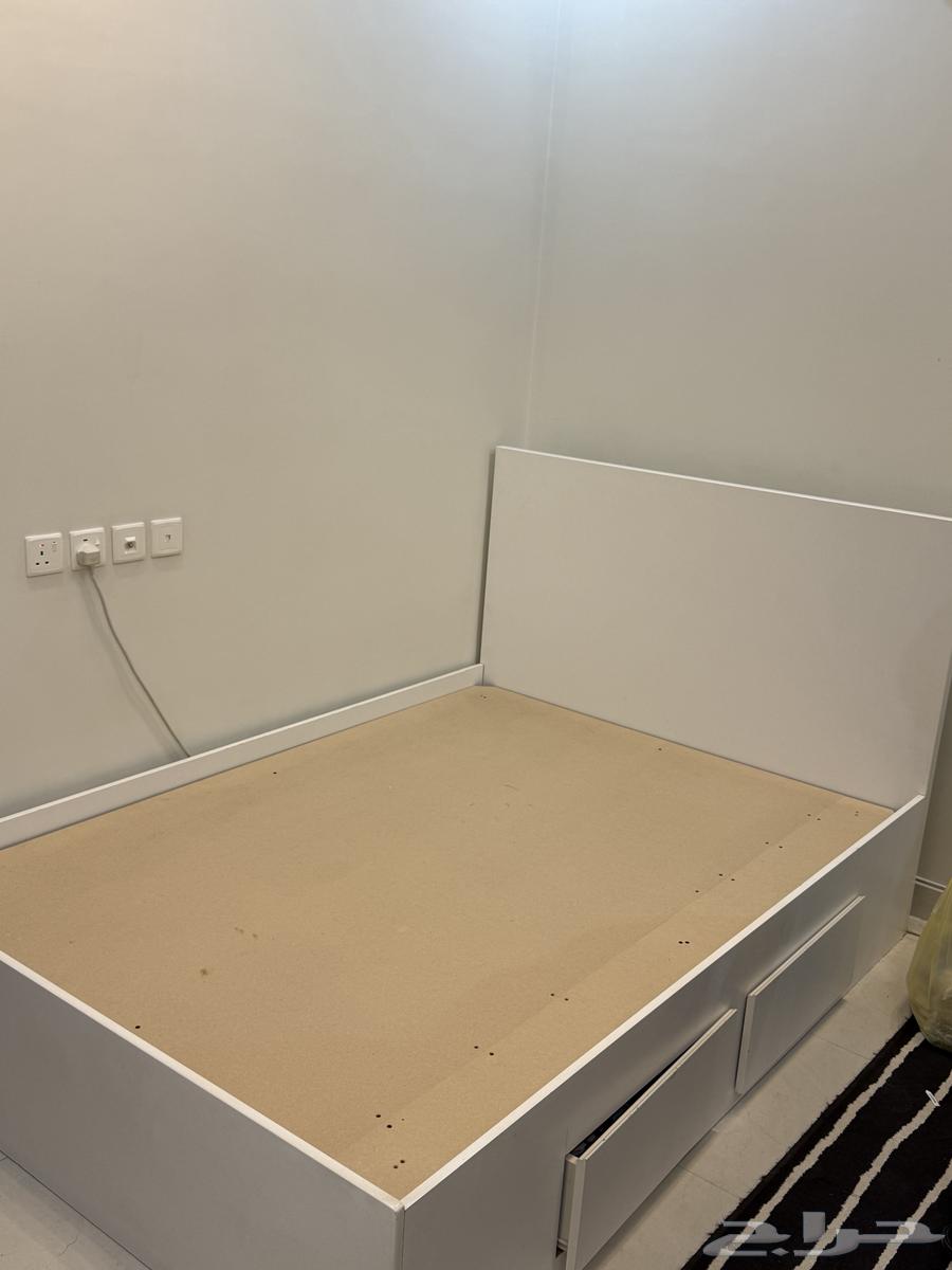 I have a used single-and-a-half bed and a table for sale, negotiable price64468996802435111