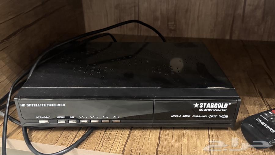 تلفزيون وطاوله للبيع64470649027330113