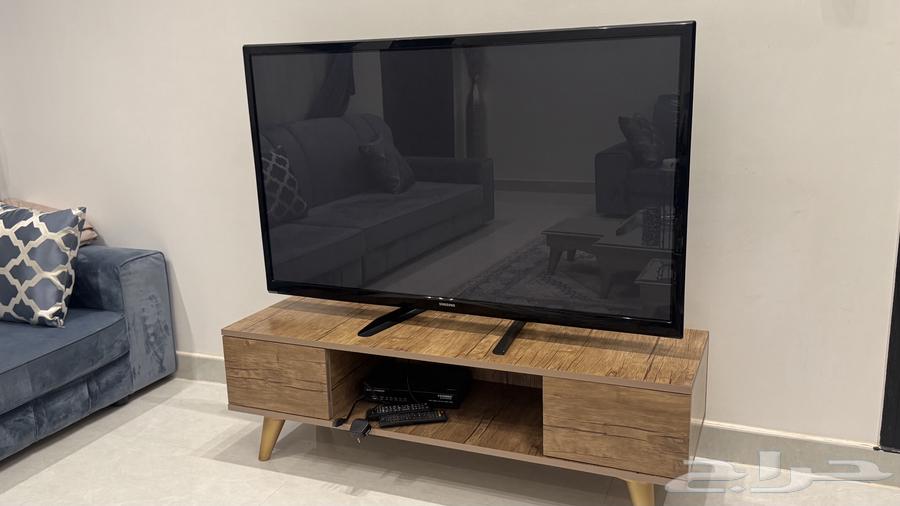 تلفزيون وطاوله للبيع64470649027330112