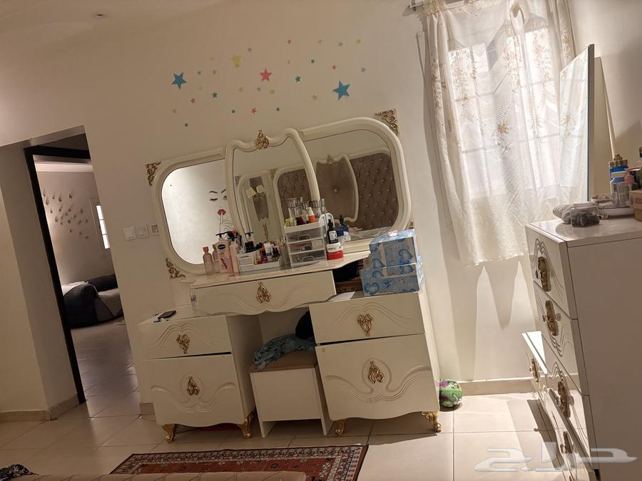 غرفة نوم شبه جديده64466080969602112