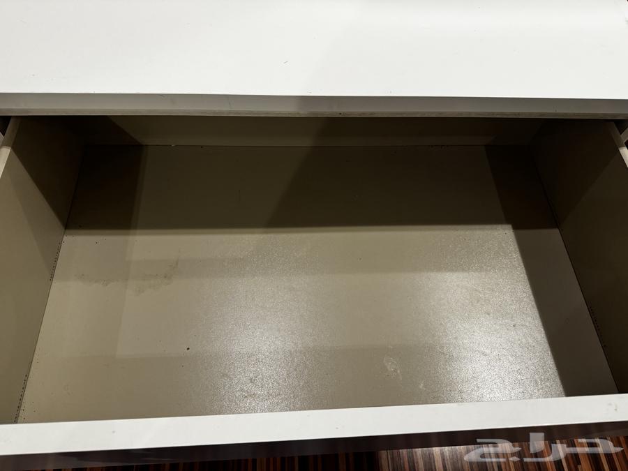 Ikea table64469976442754113