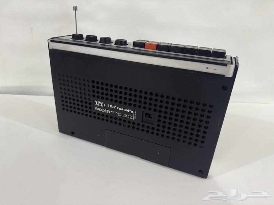 Old Radio and Cassette Player64469879191169112