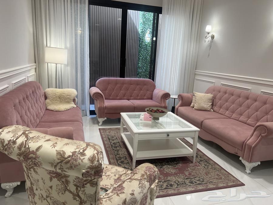 New sofa in excellent condition64467397434754111