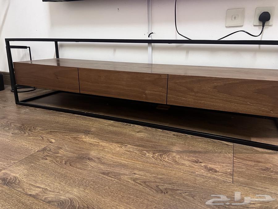 طاولات استخدام نظيف للبيع المستعجل الثنتين ب 100064464959285507111