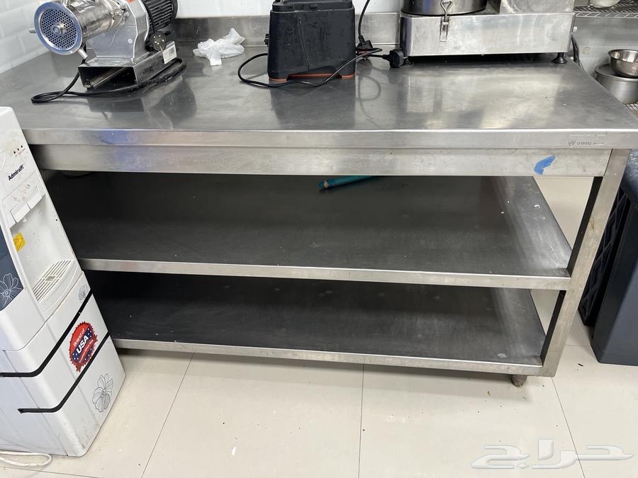 قلاية وطاولات وجهاز كاشير للبيع64467397482883111